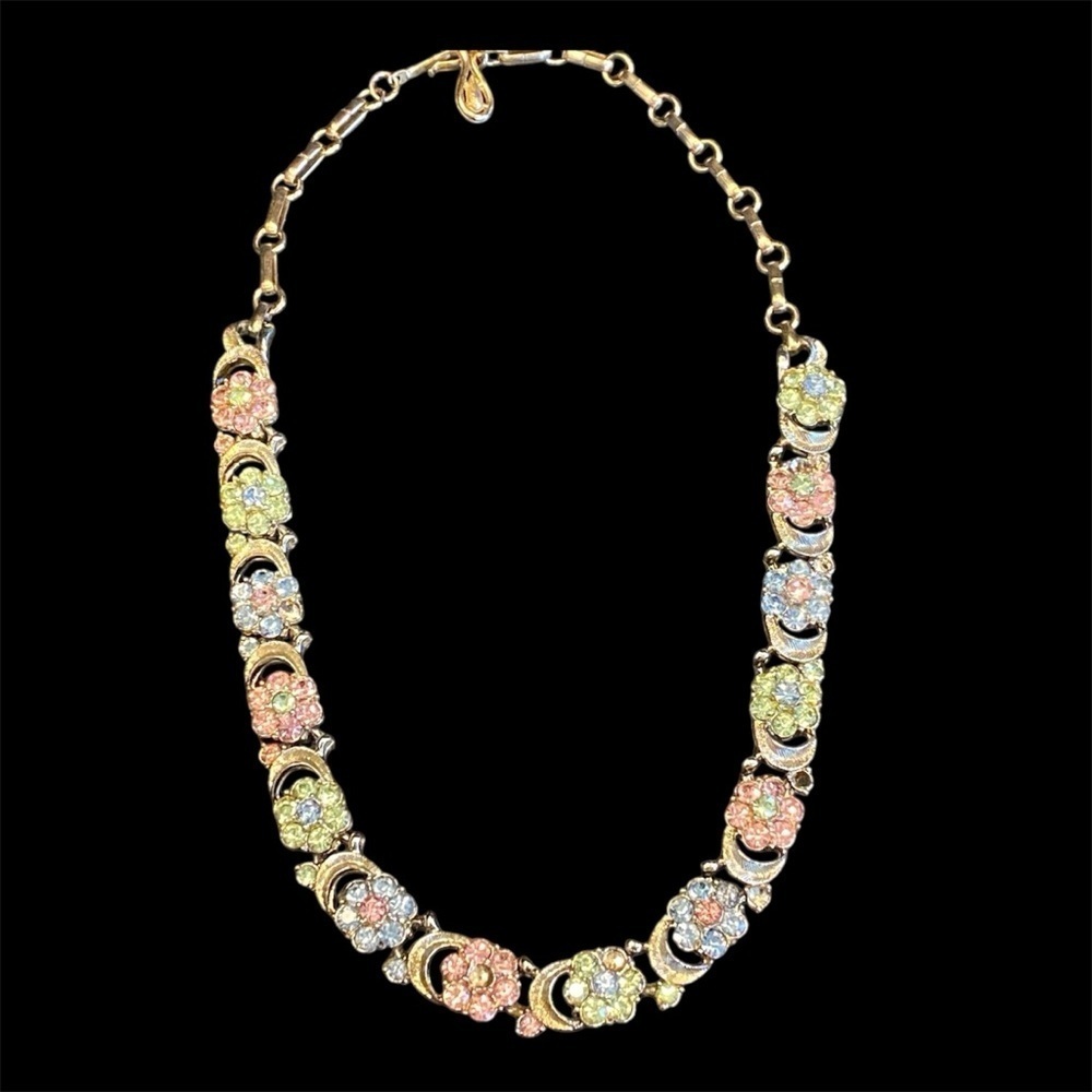 Elegant Multicolor Floral Necklace - Picture 1 of 3